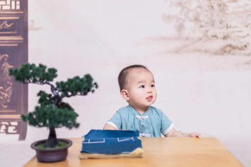 供卵试管代怀生子费用宝宝总是抠鼻子